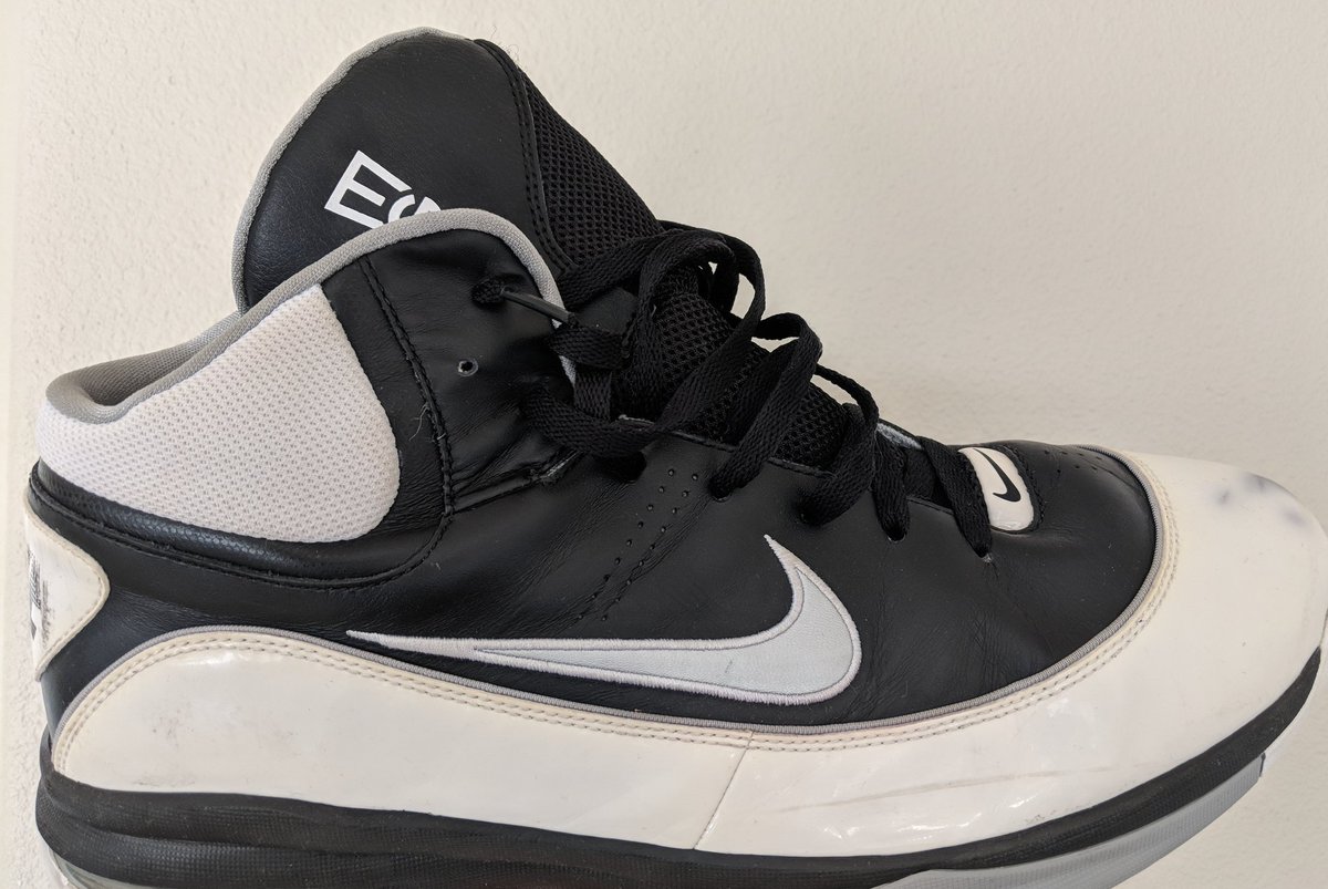 Ginobili on Twitter: "Anybody wants a souvenir? Just found this game worn pair of shoes from '11. To have a chance to win, #grampashoes11. 📍 Only 🇺🇲 ⏳