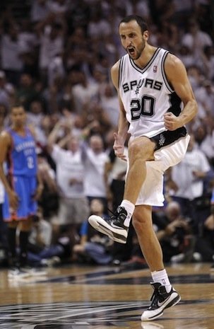 manuginobili's tweet photo. Anybody wants a souvenir? Just found this game worn pair of shoes from '11. To have a chance to win, tweet #grampashoes11.
📍 Only 🇺🇲 this time.
⏳ I'll draw the winner @ 7p CT. https://t.co/8vkYRFhI75