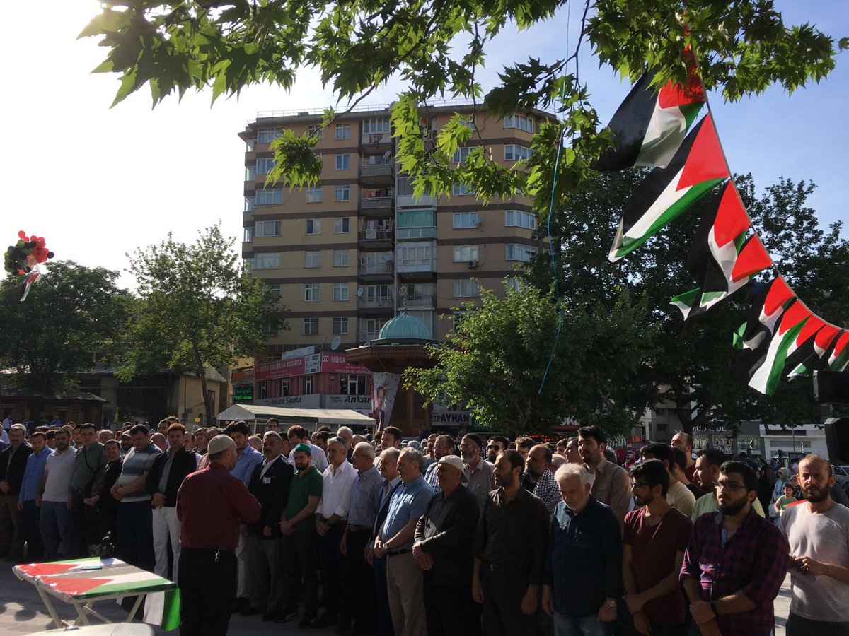 EDEB Platformu’nun düzenlediği #NEKBE Filistin’e Geri Dönüş Gıyabi cenaze namazı ve basın açıklaması / Bursa Fomara Meydanı