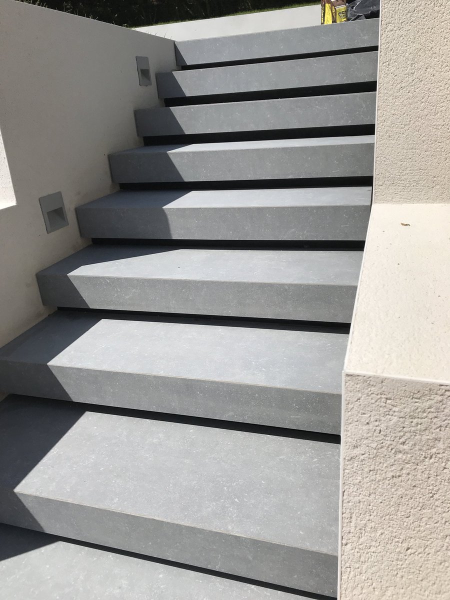 Mean while not at #RHSChelsea 😂some bespoke floating porcelain steps being installed this is the look we where after 🙌 @MarshallsReg @Interlay1 <a href="/scribblestone/">Scribble Stone</a>