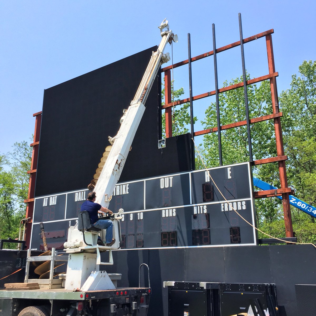 JackalsBaseball's tweet image. Day 2 of the new @Daktronics digital video board install!

#Daktronics #VideoBoard #GetJacked #JackalsBaseball #YogiBerraStadium #NewJersey