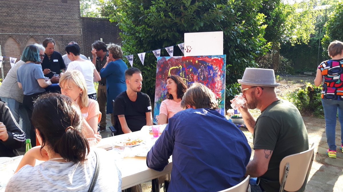 HandicapNL's tweet image. En we sluiten dag 1 van de BuitenGewoon Kunst tour met een Utregs tintje af met een gezellig dinerbuffet!
#BuitenGewoonKunst #outsiderart