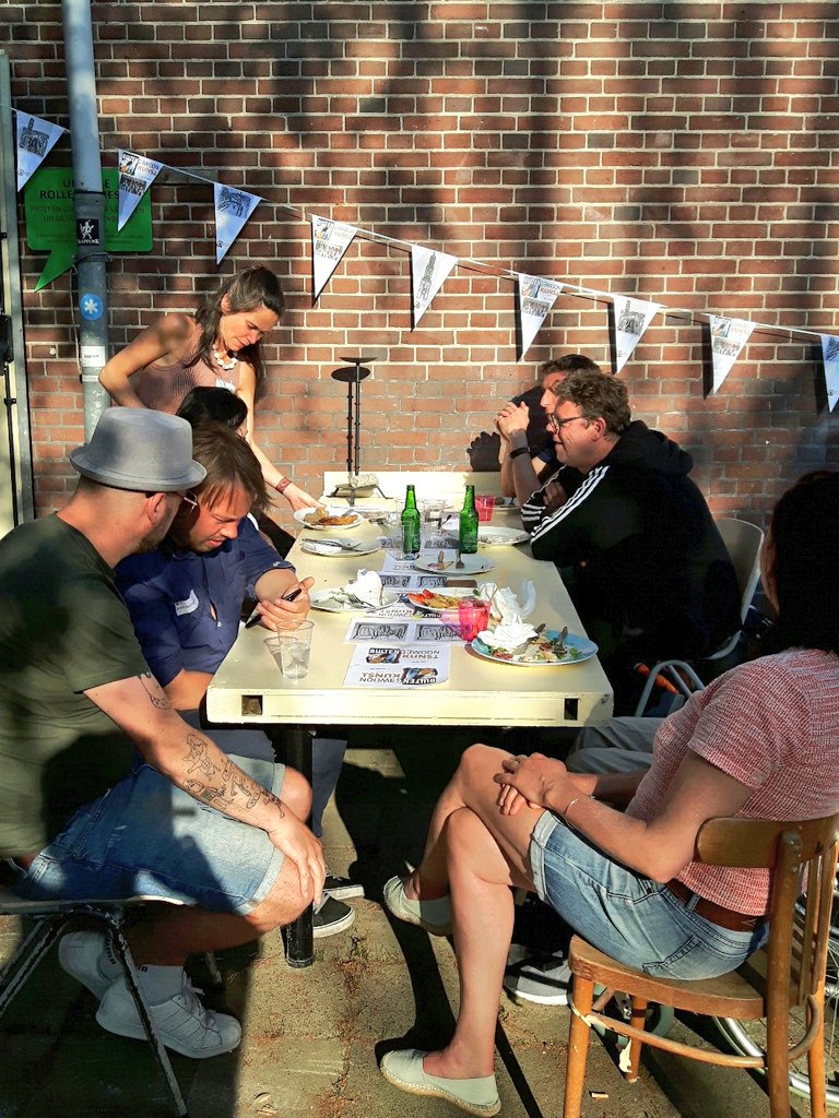 HandicapNL's tweet image. En we sluiten dag 1 van de BuitenGewoon Kunst tour met een Utregs tintje af met een gezellig dinerbuffet!
#BuitenGewoonKunst #outsiderart