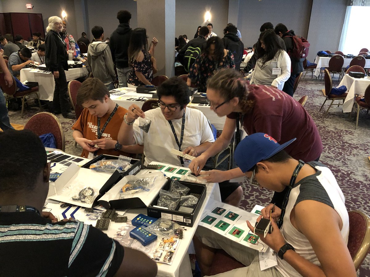 shhscompsci's tweet photo. Doing the robotics thing at @sernational conference. #serstem @SamHoustonHS https://t.co/DrzjaI2GDF