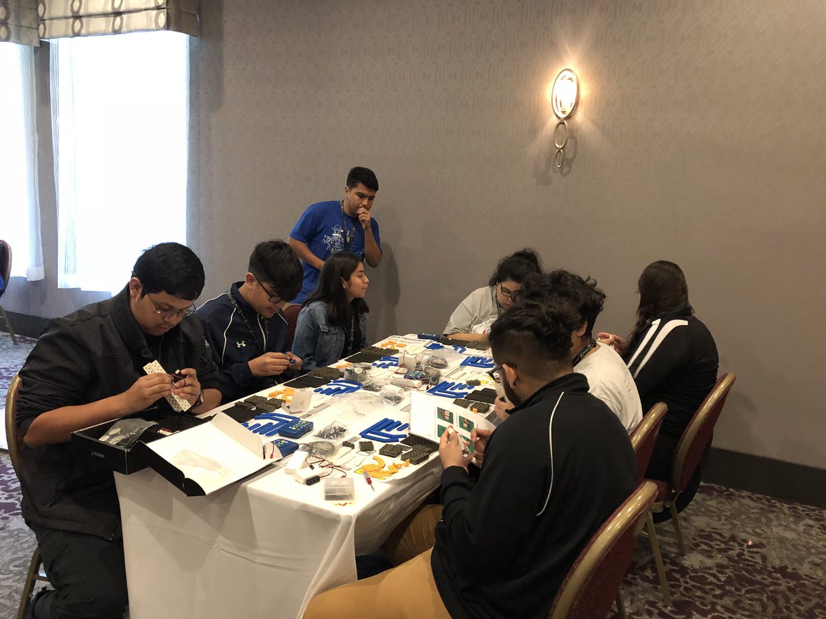 shhscompsci's tweet photo. Doing the robotics thing at @sernational conference. #serstem @SamHoustonHS https://t.co/DrzjaI2GDF