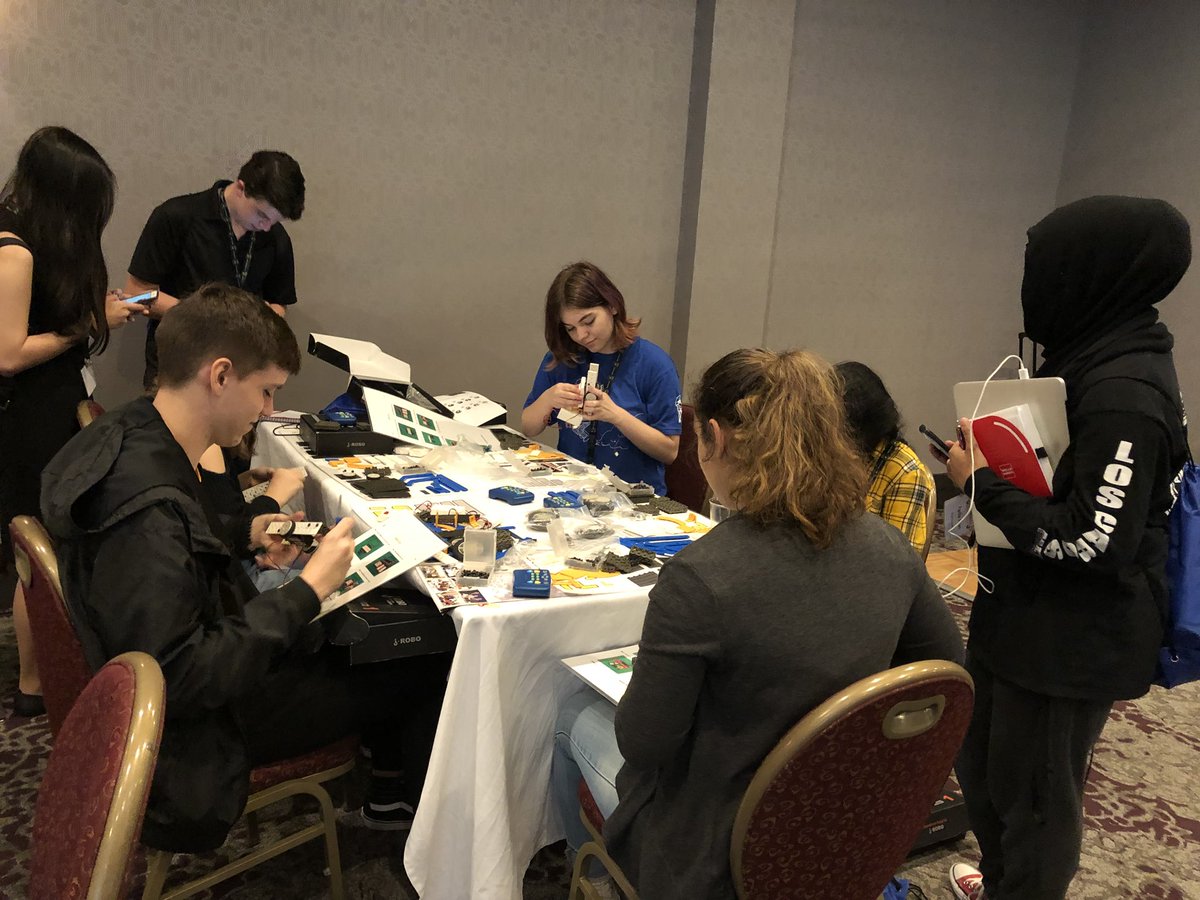shhscompsci's tweet photo. Doing the robotics thing at @sernational conference. #serstem @SamHoustonHS https://t.co/DrzjaI2GDF