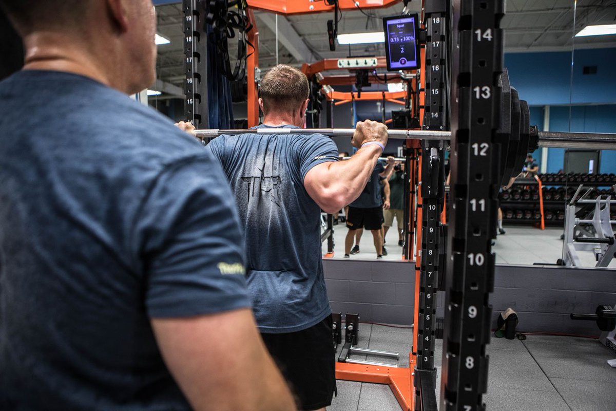 SMARTERTeam's tweet photo. Counting reps with speed on the @Elite_Form in the @RogersAthletic Racks. Take the @Iron_Grip plates for a RIDE! #EarnYourNumbers https://t.co/qie3GTIRyX