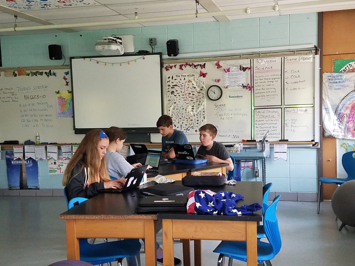 MrsDSciExplrr's tweet photo. So proud of this Gen Yes group!  Helping to meet the tech needs at @PMSPelham.  @techholly #genyes https://t.co/ktCvRlL51s