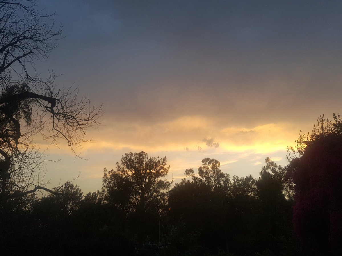 Amna_R_Ali's tweet photo. The coolness at dusk. Surely unexpected #islooweather https://t.co/9pxXrAjsGw