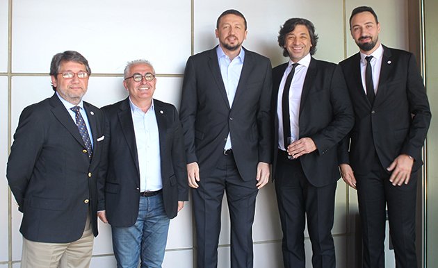 hidoturkoglu15's tweet photo. Bugün Tahincioğlu Basketbol Süper Ligi Lig Kurulu Toplantısı'nda kulüp temsilcilerimizle bir araya gelerek hem geride bıraktığımız sezon hem de yeni dönemle ilgili değerlendirmelerde bulunduk.

Yapıcı ve yararlı geçen toplantıya katılan tüm kulüplerimize teşekkür ederim. https://t.co/d6kv5nOCxl