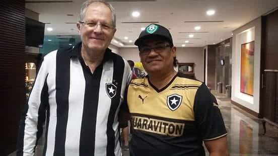 BotafogoItagui's tweet photo. TUVE EL GUSTAZO DE POSAR CON EL PRESIDENTE ANTERIOR DE BOTAFOGO FR CARLOS EDUARDO PEREIRA.#botafogonews#botafogobase#botafogo https://t.co/r58eZ8GzBE