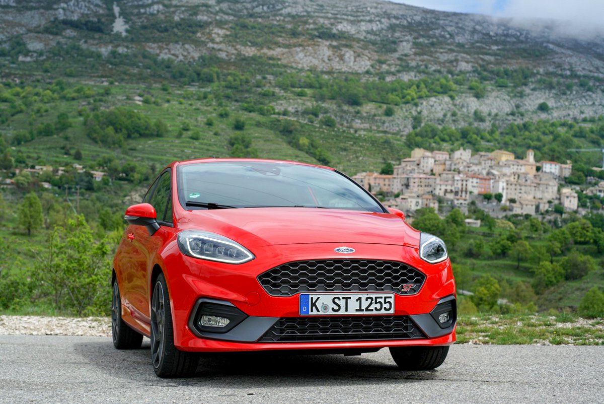 LicensetoQuill's tweet photo. The new Ford Fiesta ST: Very little to complain about, bags of character, looks great in red. Mission accomplished. #Ford https://t.co/3iBZ1Vf77g