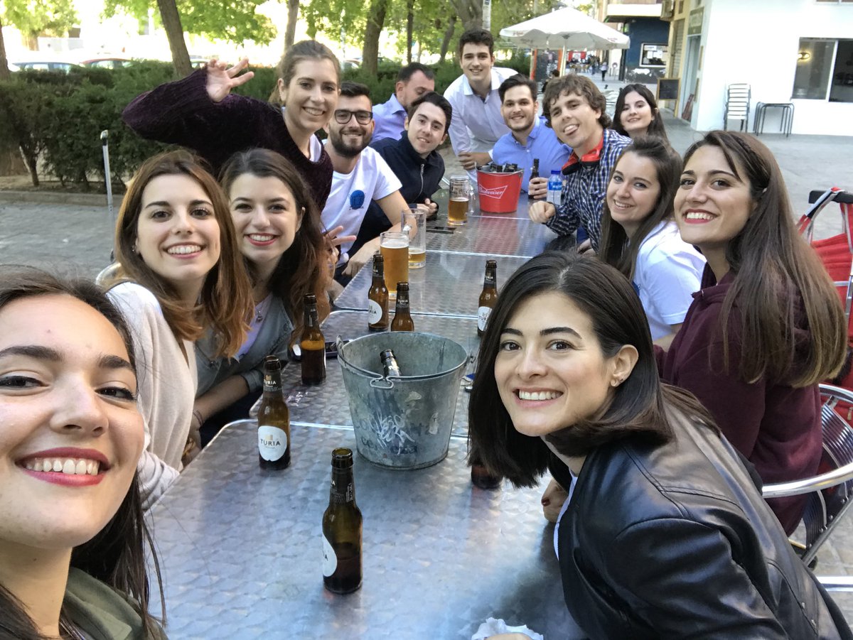 LasSurfers's tweet photo. CELEBRANDO LA PRESENTACIÓN DE TODOS LOS EQUIPOS 🍻 Esto sí que ha sido lo más grande @SocialinnolabUV @opex_uv @foodhealth_Lab @team4replace @DeliveriaVlc https://t.co/UJnZto4ps6