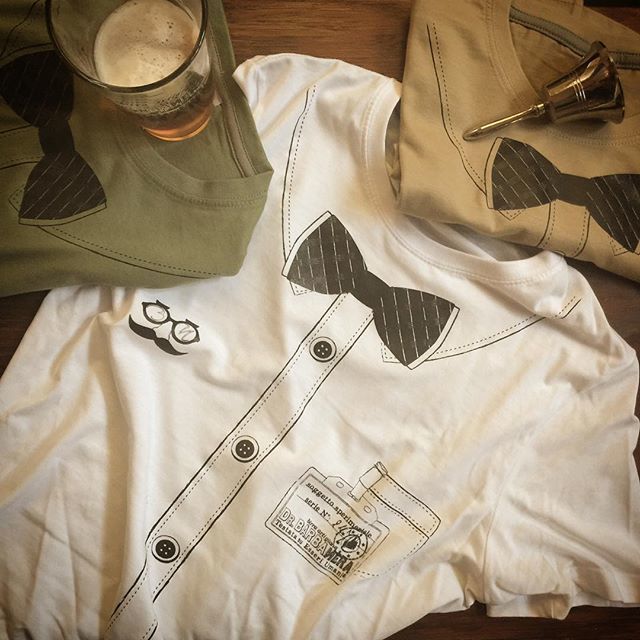birrabarbanera's tweet photo. Le nuove stupefacenti, inebrianti, eleganti magliette del Magnifico Dottor Barbanera. 👕🎩
•
•
•
•
•
•
#tshirt #tshirtdesign #birraartigianale #testatasuesseriumani #humantested #craftbeer #papillon #elegance #tshirtcollection #vintage #drbarbanera https://t.co/Z7kpwU6bXJ