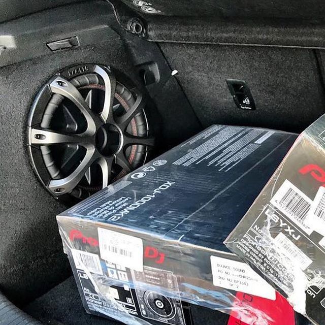 KICKERaudio's tweet photo. Full Kicker sound system in the car, and he can still make deliveries! #kickeraudio #kickersa #kickeraudiosa #bounceonline #livinloud #trunkspace📸:@vindeysel @kickeraudiosa @kickeraudio @mathewscholz https://t.co/pN3N18bjdo https://t.co/FjnB3CoTyI