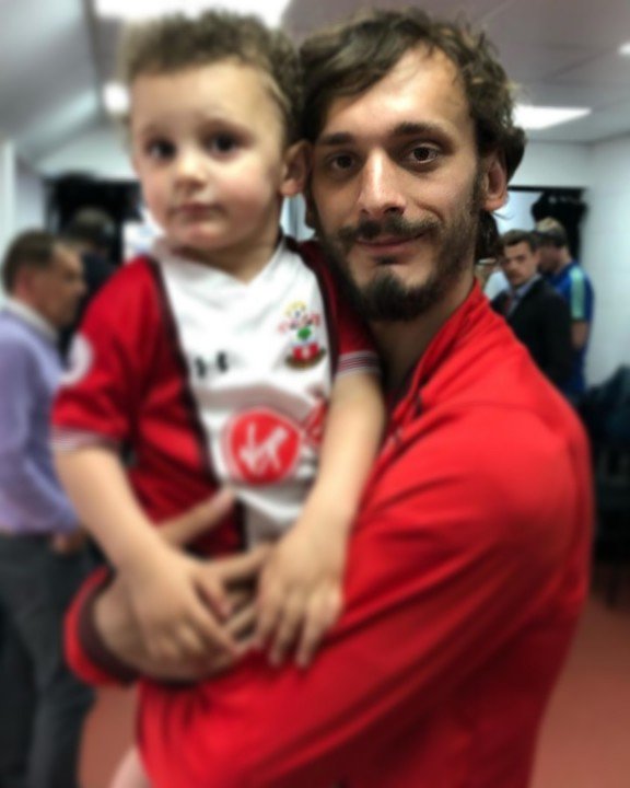 Gabbiadini23_FC's tweet photo. Manolo e Tommaso #Gabbiadini
#SouthamptonFC #southampton #guerriero #manologabbiadini #gabbiagol #manologabbiadinifc #saintsfc #gabbiadinistyle #premierleague #MG20 #staplewood #saintmanolo #gabbiadini20 https://t.co/1Wai4em6KF