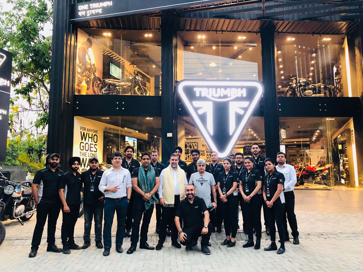 Vimalsumbly's tweet photo. Simply Triumph experience centre...
Where all great rides begin.. #ThinkLuxury #ThinkPremium #ThinkTriumph #Fortheride https://t.co/9mSrwfpNfE