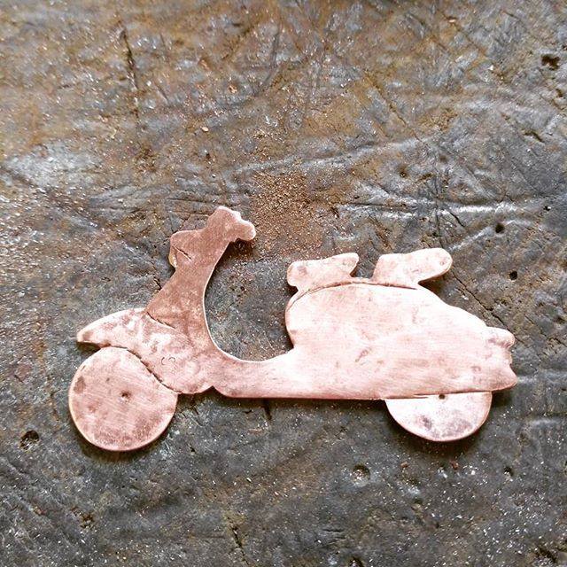 ForgedArtFrance's tweet image. Recognise it now? #workinprogress #ontheworkbench #copper #scooter #lambretta #customorder #metalwork #metalart ift.tt/2Gjb9VM ift.tt/2vAQwTV