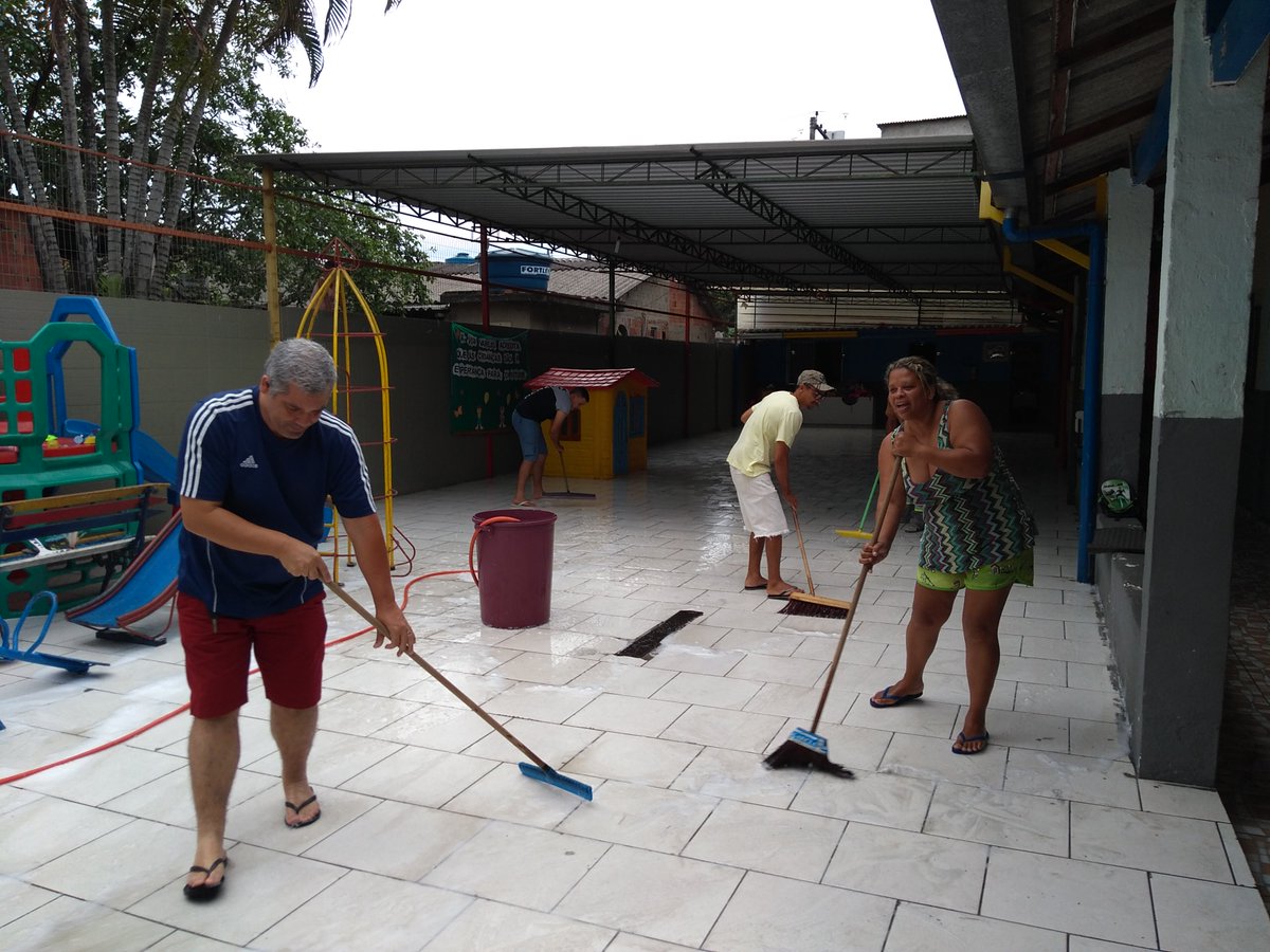 lar_iris's tweet photo. Queridos, boa tarde! O abrigo Arco Íris está precisando de ajuda pois as necessidades com pessoal e obras de manutenção são grandes demais. O abrigo, não conta com o apoio de entidades públicas. Quero pedir encarecidamente a quem puder contribuir com essa instituição que a ajude. https://t.co/fwVWrid5tI