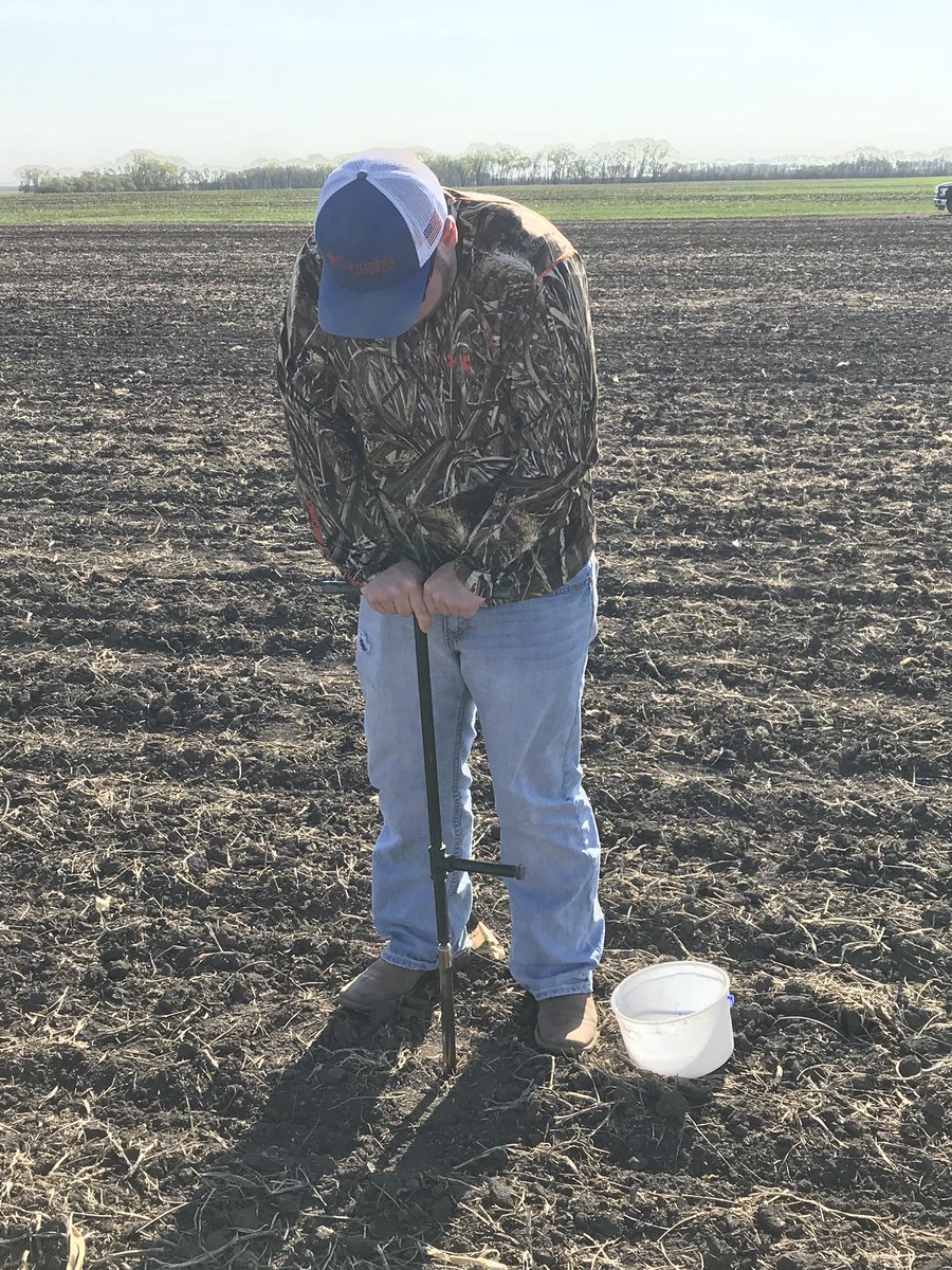 RocknRollAgrnmy's tweet photo. Intern Kody Durbin getting in some soil samples for our @WinFieldUnited Field Forecasting Tool crop model. #AnswerTech #FFT https://t.co/WvhYO9ZzVr