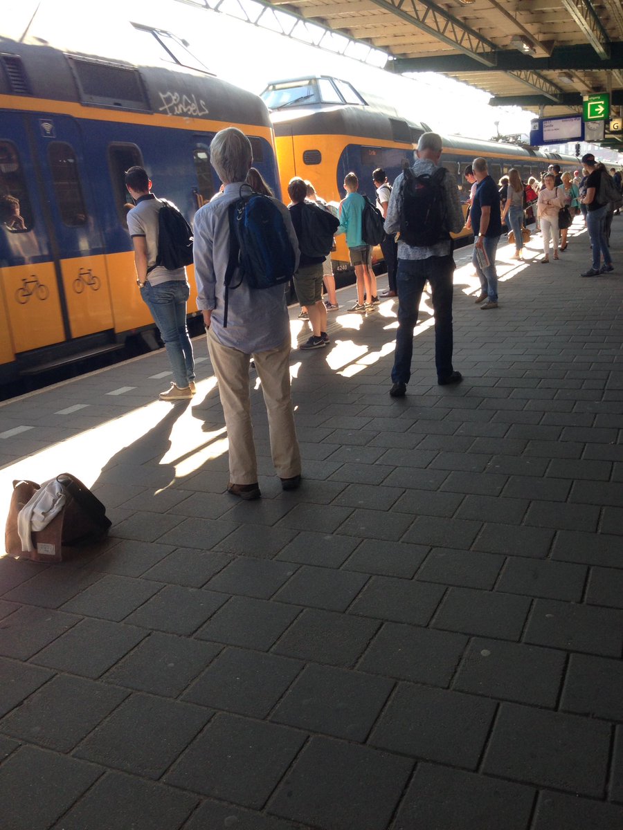 YNieuwpoort's tweet photo. Dag 2 van #LowCarDiet. Lekker op de fiets en in de trein. Goed bezig yvon🙃 https://t.co/vo5imcrbZW