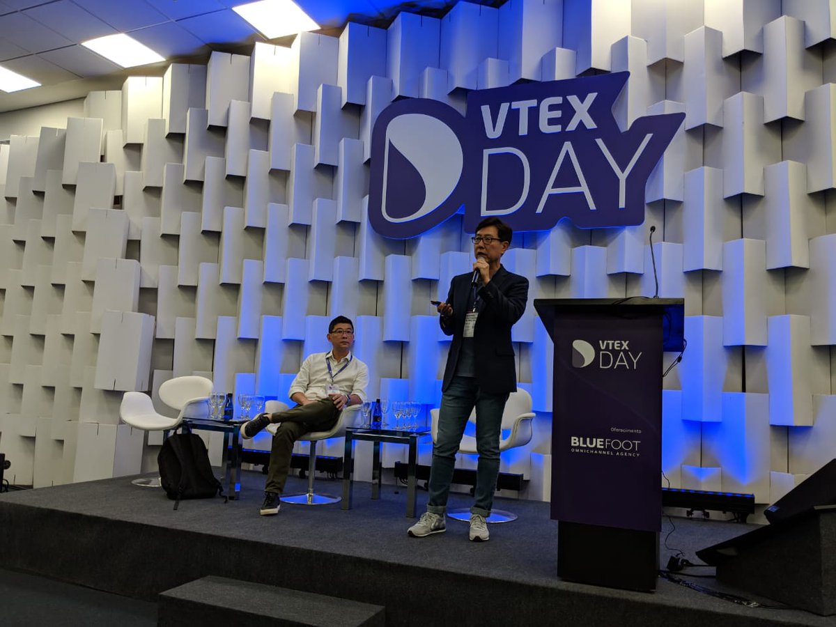 NisumLatam's tweet photo. Desde Sao Paulo nos llega esta foto de nuestro VP de Business Technology Solutions, Kyu Cho, está en un panel de #omnicanalidad junto al VP de International de Revolve en #VTEXDAY2018 #WeAreNisum https://t.co/RdV9JY21U8