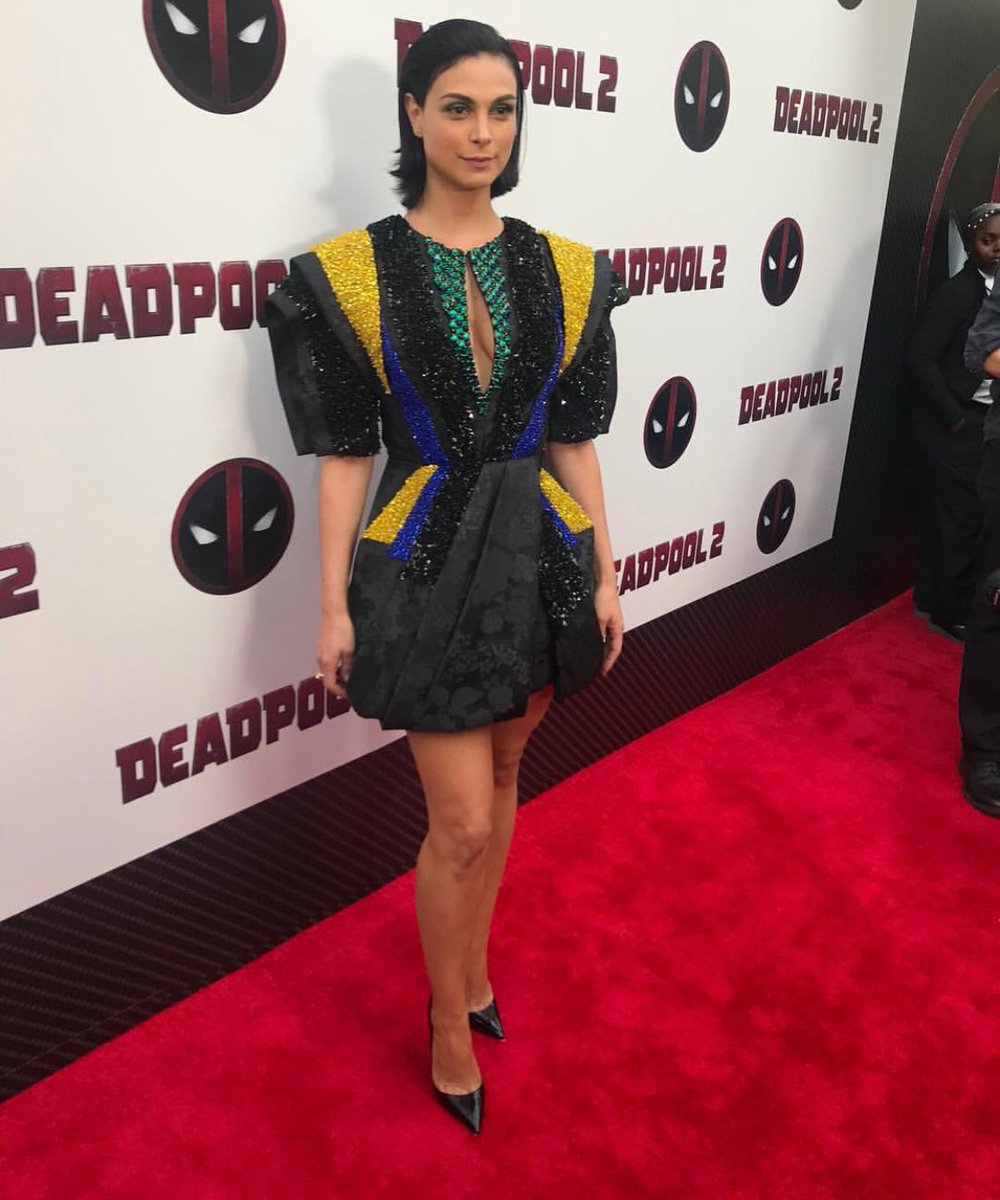 Pai_Shau's tweet photo. We LOVE how @PeterButlerHair styled @missmorenab using Pai-Shau for the @deadpoolmovie premiere last night in New York City. Swipe to see the products he used and her final red carpet look! ✨What do you think? #Deadpool2 https://t.co/WEjGh5tdFX