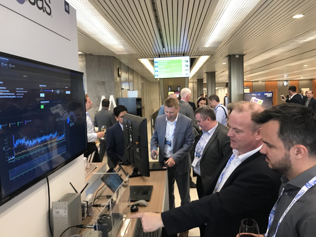 michelenull's tweet image. Showcase opening at #IntelPartnerConnect! Exciting week ahead. Thank you @Intel! #SAS #edgeanalytics