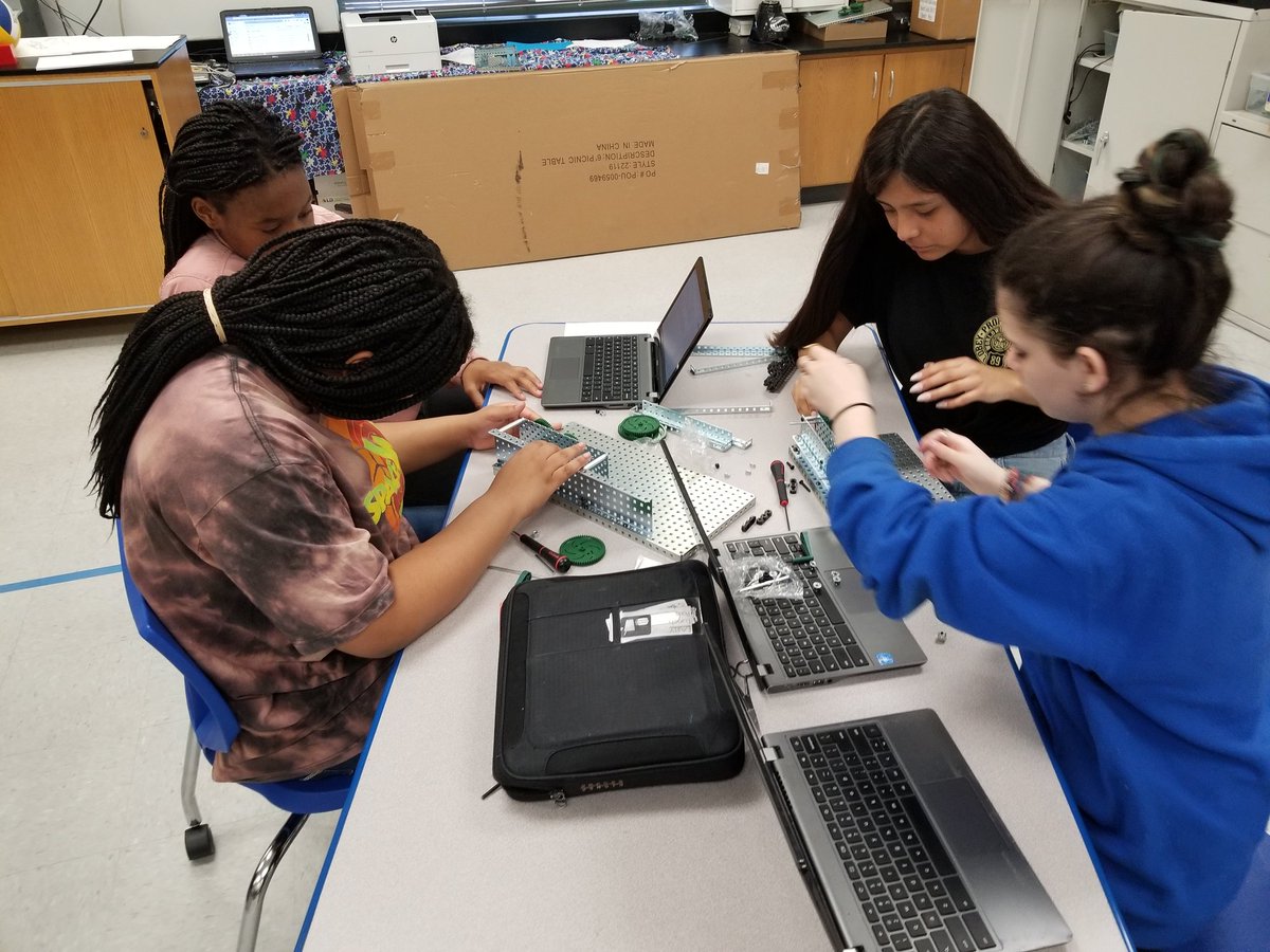 MrDePung's tweet photo. PLTW Automation and Robotics mechanisms #hpsdtigers #tigerstylescience @DittrichJr @senormarkmac @Storey4thgrade @Storey4thgrade @keyverra @Mr_BrightHPMS @AsstSupHancock https://t.co/AeNKqbxfUw