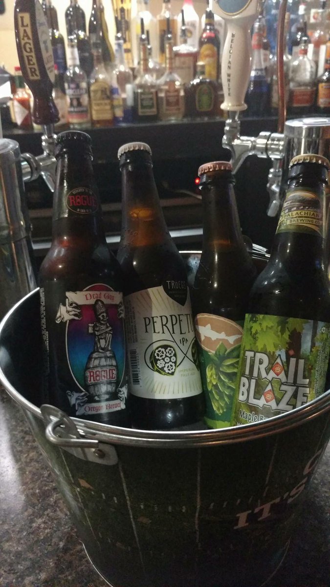 125MSGrill's tweet photo. Cheap pizza, buckets of beer and $4 Pineapple Mules; what more could anyone want on a Tuesday? https://t.co/slEkclUwFQ