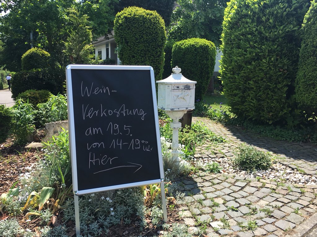 SimmiD78's tweet photo. ...und weitere 2017er #Weine sind nun abgefüllt und warten darauf getrunken zu werden. Spätestens auf der #Weinverkostung.

Wann: 19. Mai - 14 | Wo: Burgunderstr. 32 @Saulheim #wein #rheinhessenwein #keintagohnewein https://t.co/xHJciPgpsh