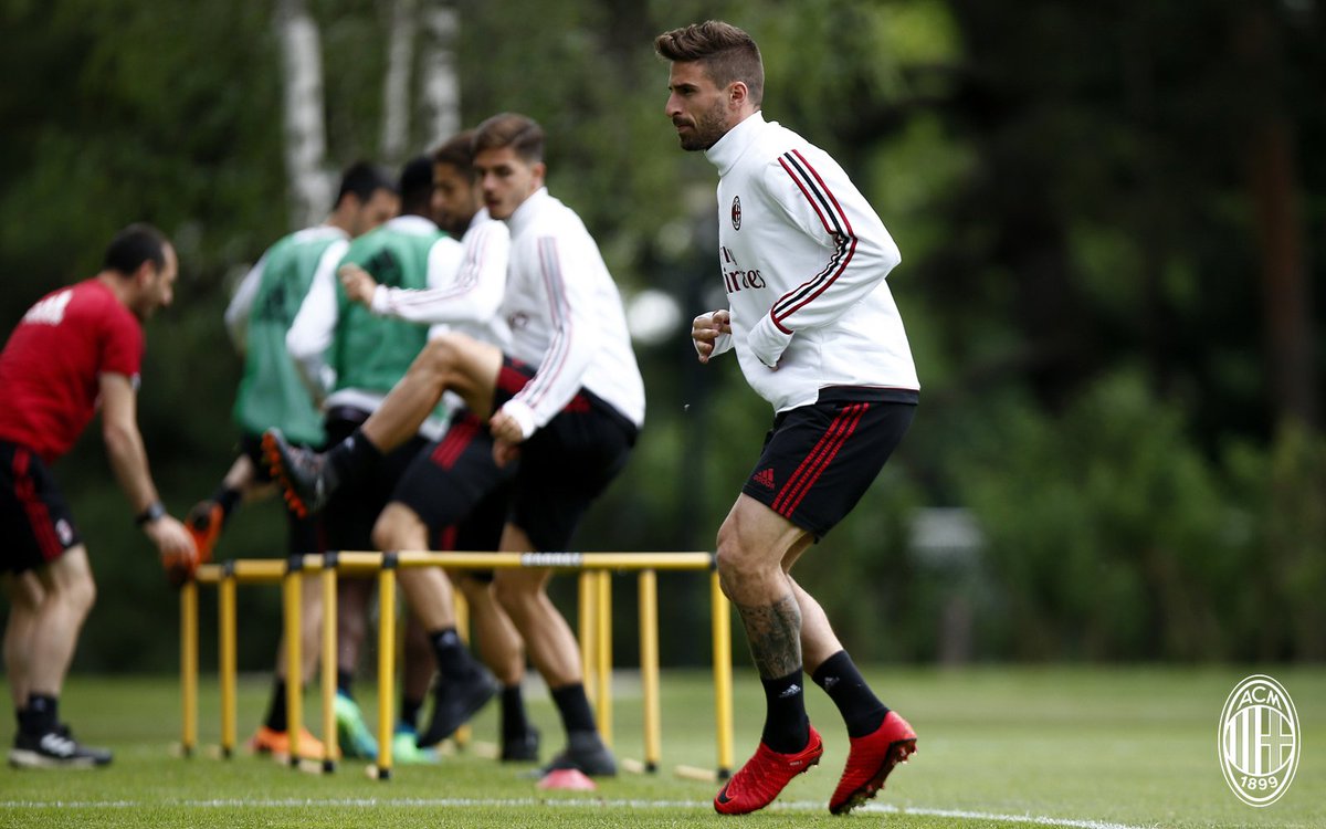 acmilan's tweet photo. Ultima settimana di lavoro a Milanello: si avvicina #MilanFiorentina! 🔜⚽🔚
Last week of work begins at Milanello with Fiorentina in sight! 🔜⚽🔚
#ForzaMilan https://t.co/Z6s2gqx1SG