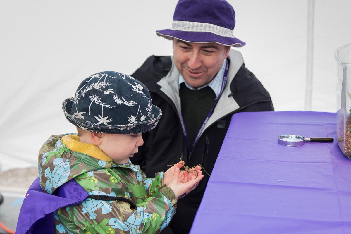 westernuScience's tweet photo. An inspiring moment in science discovery for this little guy and his dad with a very social stick bug. #livethescience #sciren #OdySci @westernubio
@westernBUGS https://t.co/fYBDr2gFyT