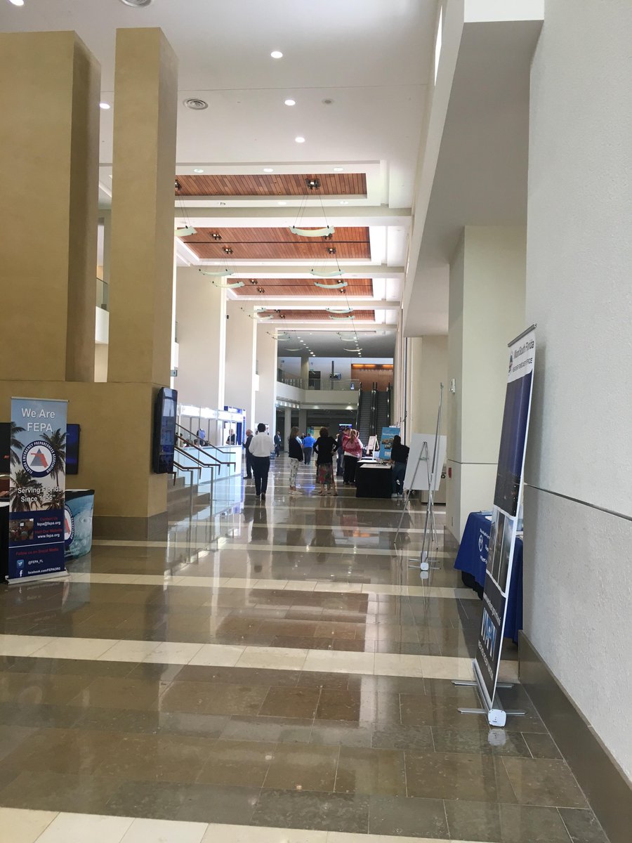 HazelHurricane1's tweet photo. Tropical Tokens for #HurricaneHunt prizes are somewhere in this hallway! Who will win the first prize during #GHC2018 ?! https://t.co/rh8bfhd3lo