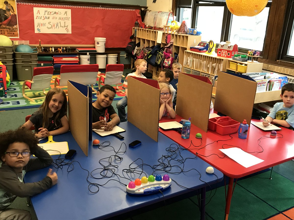 Lyonsgrade1's tweet photo. Mr. Askin’s class is having fun with their Math Bowl today. #mathisfun @LyonsSchool https://t.co/J69dqn6Uz0