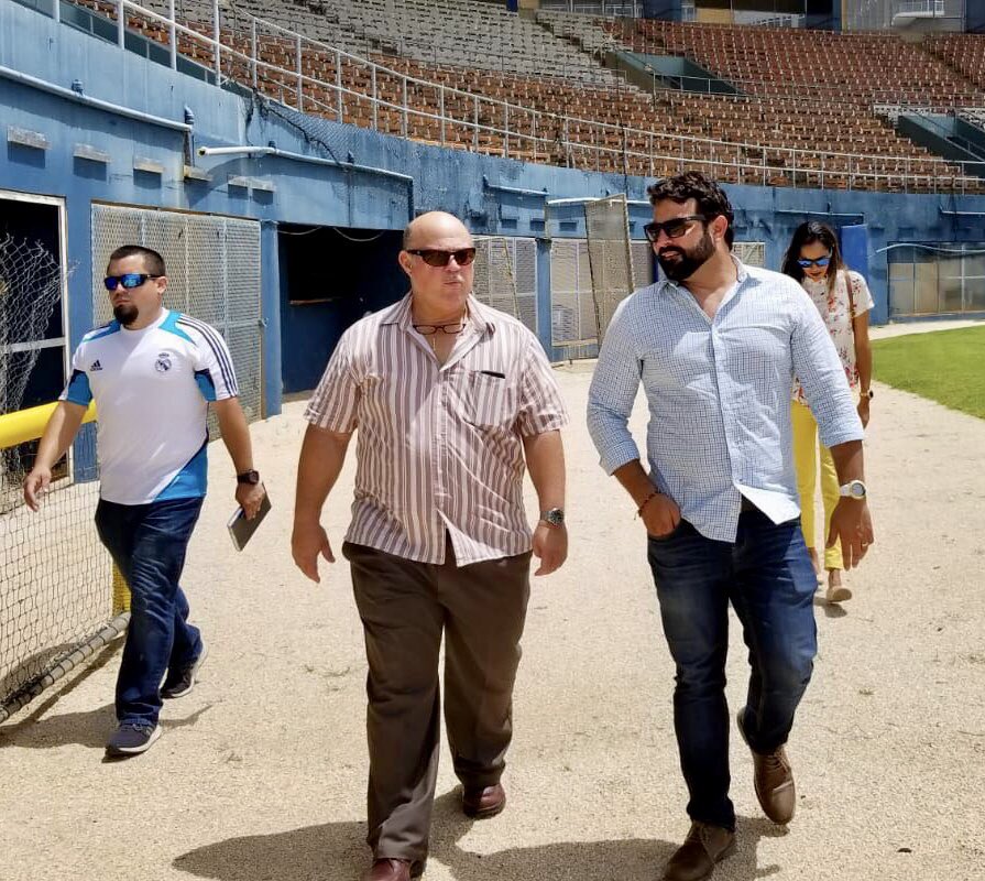 ChePerez51's tweet photo. MAYAGÜEZ |Junto a @mas_maricarmen en el Estadio Luis A. Márquez (Velódromo) como parte de la investigación que ordena la #RC176 de mi autoría, para indagar sobre el estado que se encuentran las instalaciones y equipo deportivo utilizado en los Juegos Centroamericanos-Mayagüez2010 https://t.co/1cJBHiqOOW