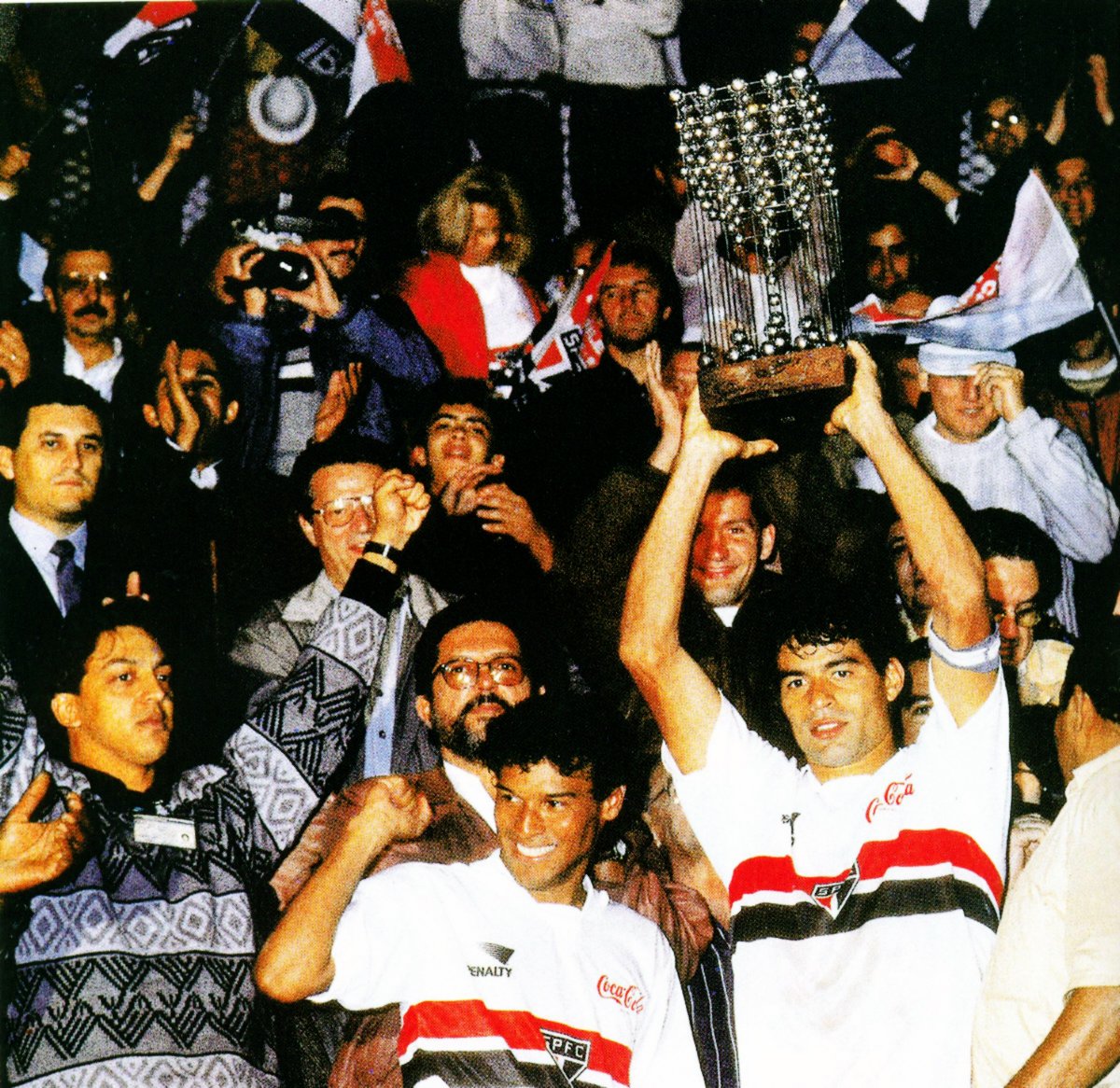 Em 1991, Raí levantou a primeira taça da era Telê: o título do Brasileiro de 91, contra o Bragantino.