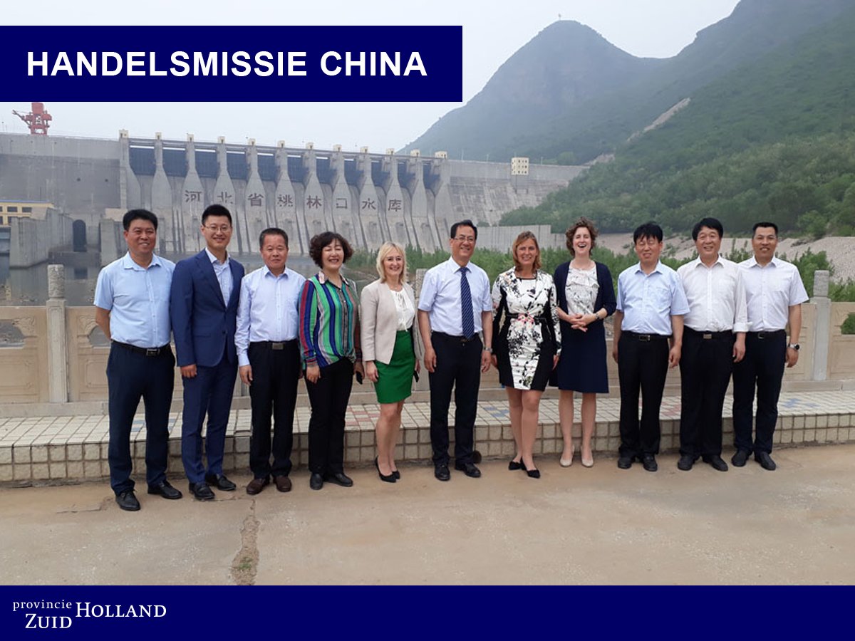 .@Deltares tekent met steun van provincie overeenkomst in #China met Taolinkou Reservoir Authority en het Water Resources Research Institute van de provincie Hebei. Monitoringsysteem doet voorspellingen om overstromingen te voorkomen &amp; waterbeheer te optimaliseren. Met <a href="/baljeuj/">Jeannette Baljeu</a>