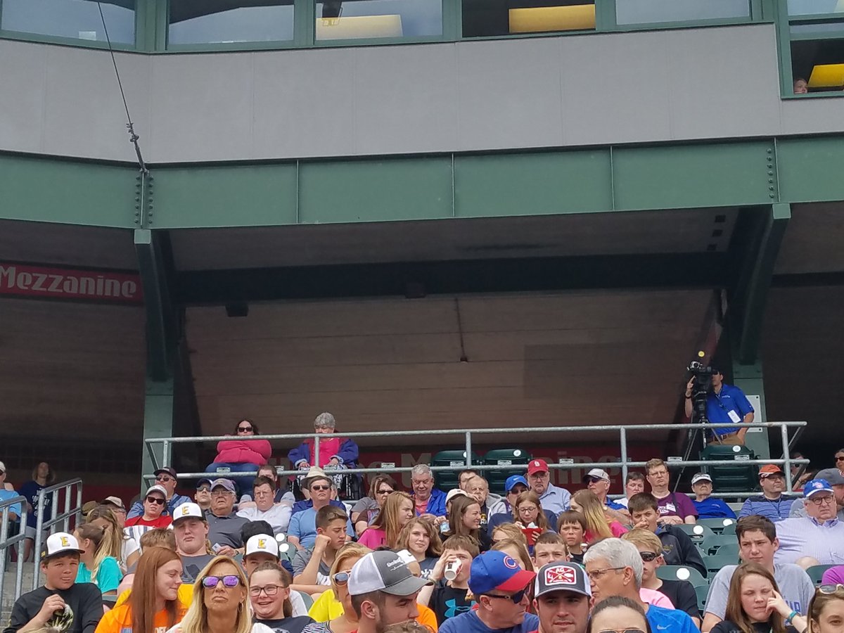 mtheesfeld's tweet photo. 8th graders take in an ICubs game!! #ehawkpride #ehawkms https://t.co/67wokPVicT