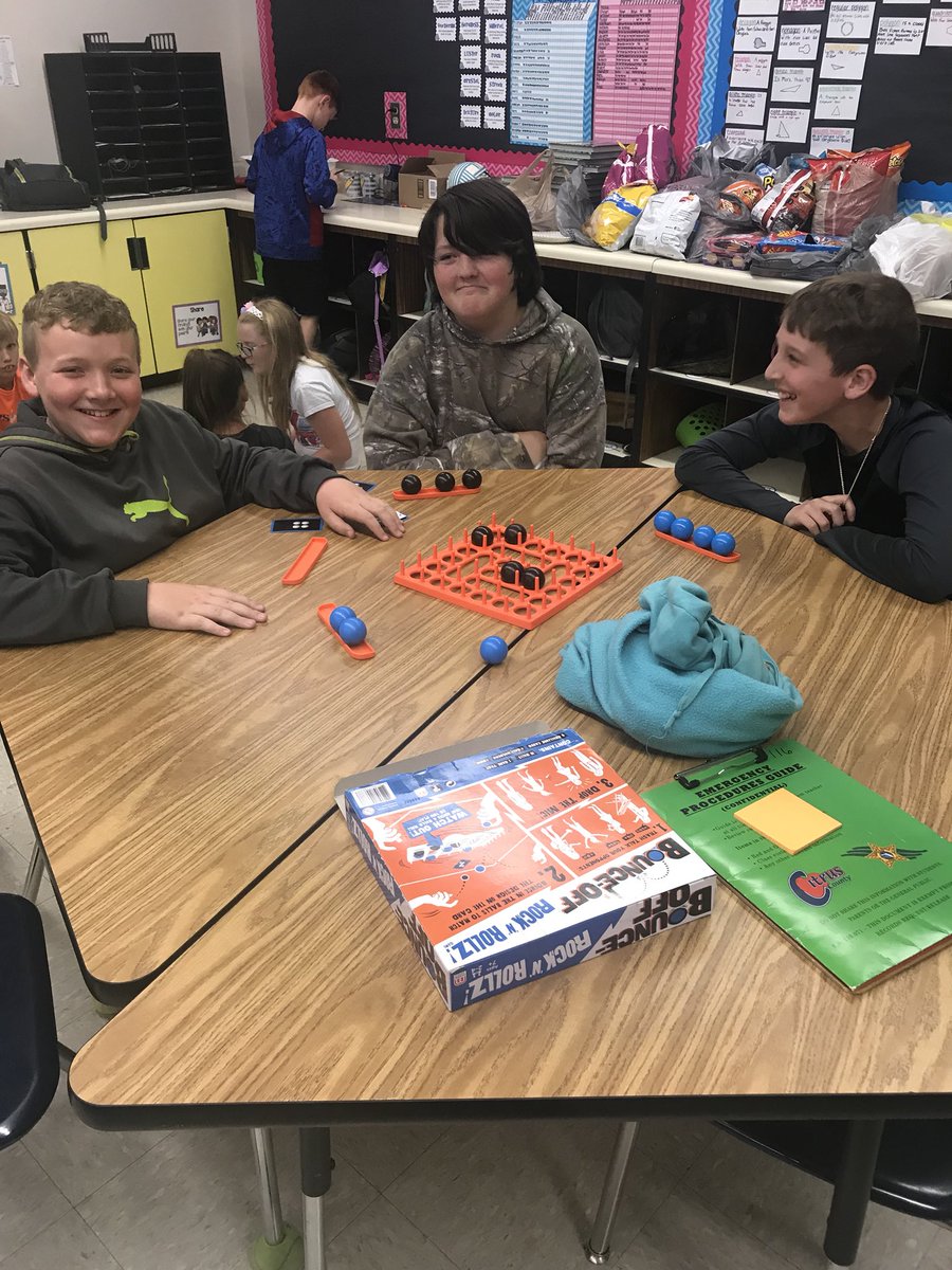 ShanaF23's tweet photo. Kicking off our GRADUATE countdown with some GAMES! #educatinghornets #floben https://t.co/Ovq7c9h4zl
