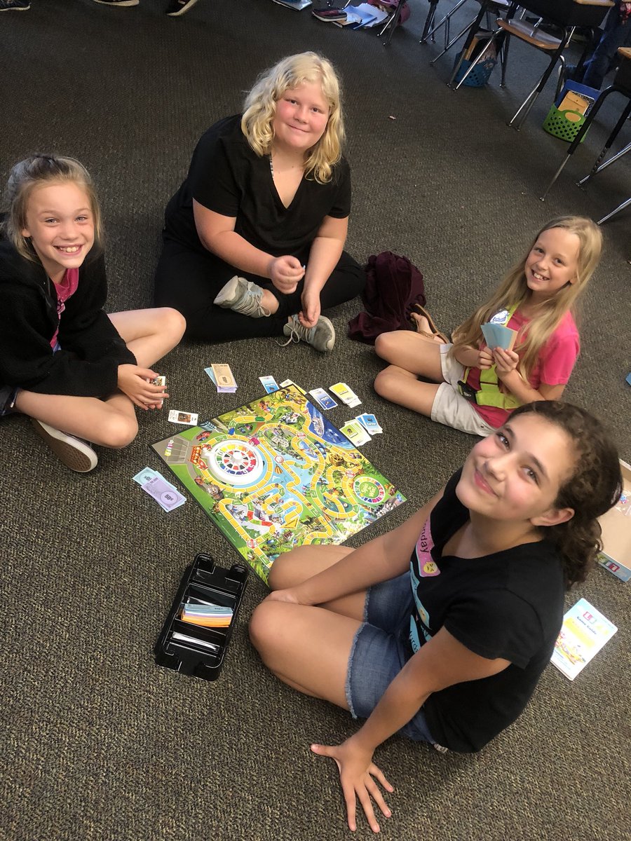 JanieBennettj4's tweet photo. Kicking off Graduation Countdown with G Day! Game time! #educatinghornets #lovemyfifthsters #FloBen https://t.co/jA1PllFRNG