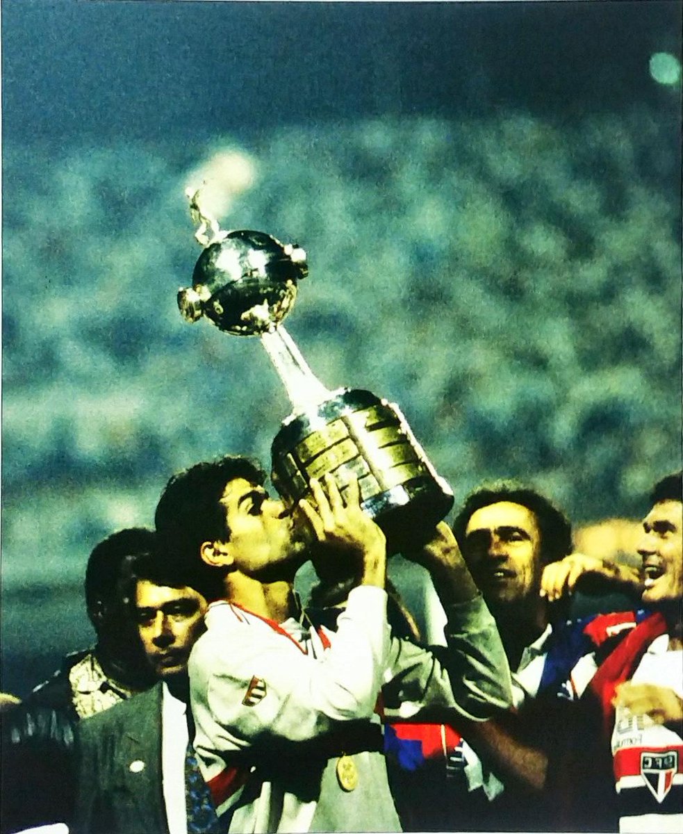 A América foi conquistada pela primeira vez em 1992, com atuação espetacular do camisa 10. Foi de Raí o gol que levou o Tricolor à decisão por pênaltis no Morumbi.