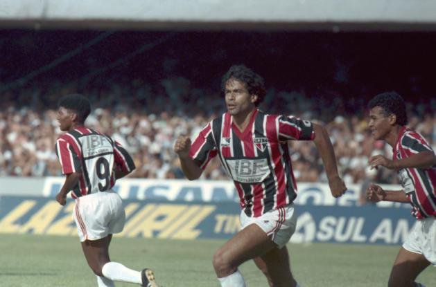 Seis meses depois, três golaços no primeiro jogo da final e o troféu erguido na segunda partida contra o Corinthians, pela decisão do Paulistão de 1991. Raí foi o artilheiro do torneio com 20 gols.