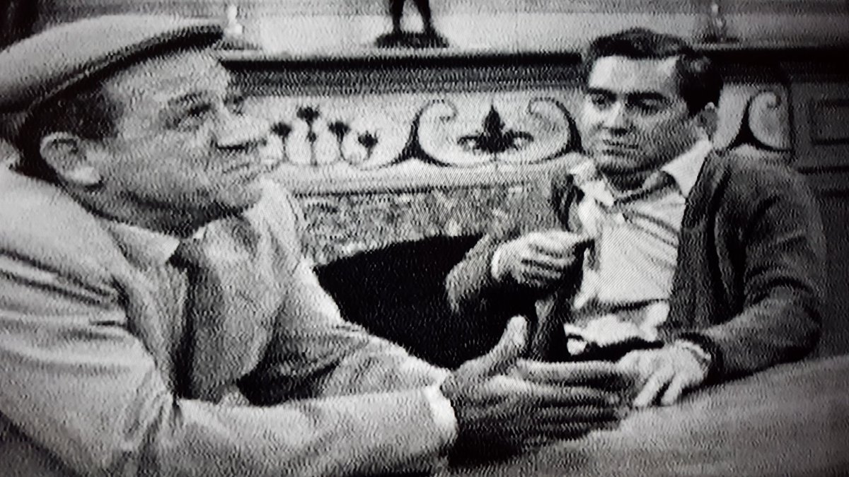 East_Cheam_Lad's tweet photo. Sid: I'll clean up! A plate of fish &amp; chips, bread &amp; butter, and a pickled onion, four and a tanner. It could be a household name in Cheam - El Fish and Chipo. Whoever comes into this with me is going to make a fortune and I'm giving you first refusal

Tony: Alright I refuse! https://t.co/Js7eqgsu7X