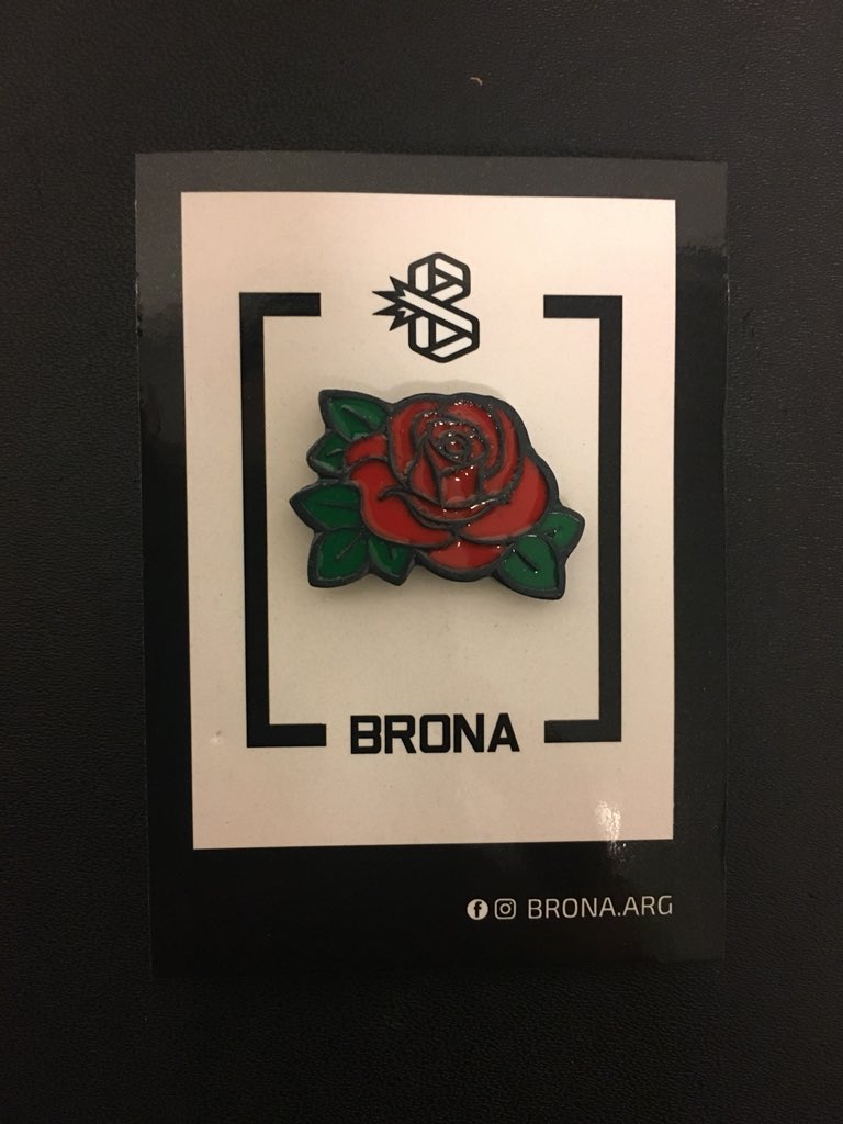 emilianoraggi's tweet image. Abrazame Leo! que se viene #CentralFox en @foxsportsarg con @maxipalma 😁⚽️ Siempre junto a @devreoficial 👔 y con el detalle de #Brona🔝