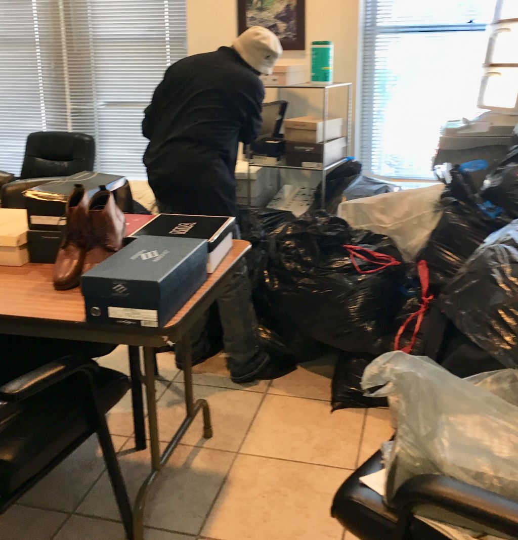 jdffeet's tweet image. #TheJDF delivered a truck load of shoes, clothing &amp;amp; blankets to new friends in Baltimore, #ProjectPlase #HappyMothersDay &amp;amp; early #HappyFathersDay . Thank You to the #volunteers who work diligently helping others. #Donations #TuesdayThoughts #TuesdayMotivation #TuesdayShoesday