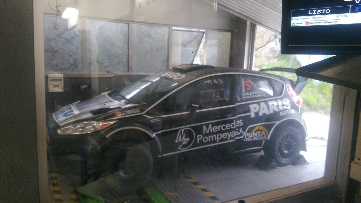 CGRally's tweet photo. Las tres máquinas en los últimos ajustes 🔧 El Ford Fiesta MRT de @miguelbaldoni y el DS 3 de @Bonninrallyrac2 en el rolo 🔄 El DS 3 de @lucioealvarez en alineación. Mañana partimos rumbo al #RallyPetróleoDinosaurios #GoCGR https://t.co/zP5Y34Jd5A