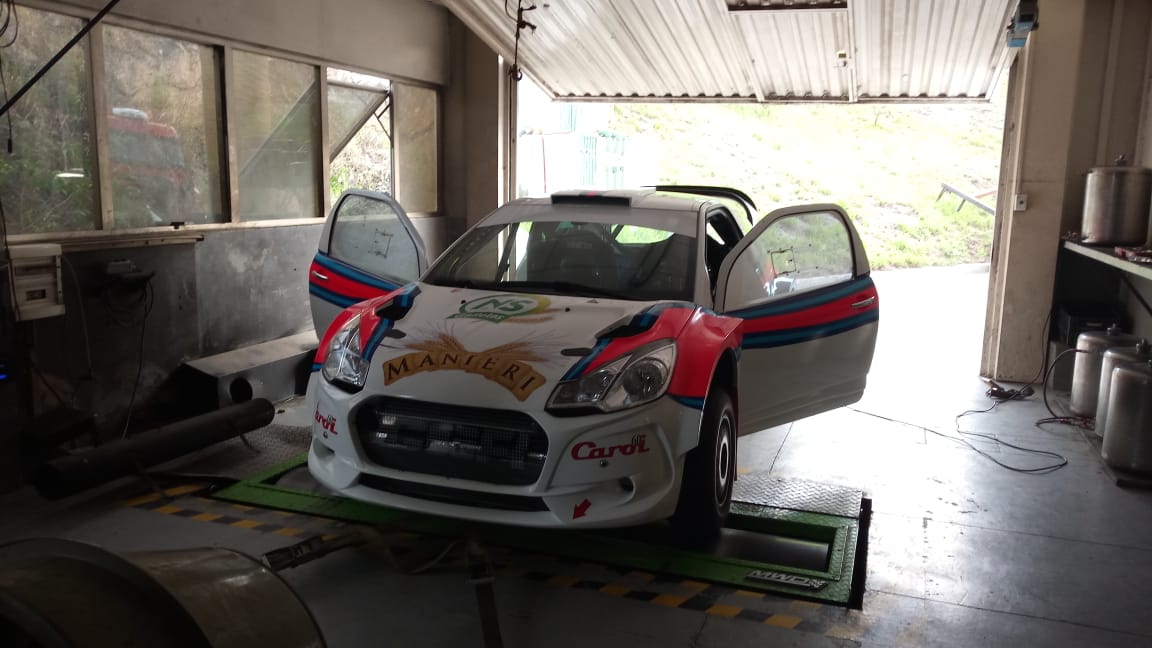 CGRally's tweet photo. Las tres máquinas en los últimos ajustes 🔧 El Ford Fiesta MRT de @miguelbaldoni y el DS 3 de @Bonninrallyrac2 en el rolo 🔄 El DS 3 de @lucioealvarez en alineación. Mañana partimos rumbo al #RallyPetróleoDinosaurios #GoCGR https://t.co/zP5Y34Jd5A