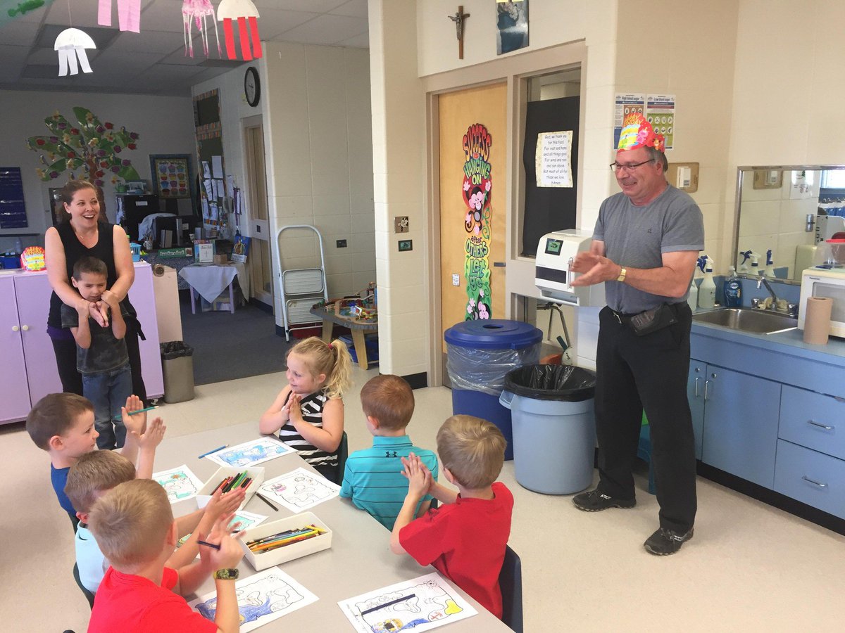 bit.ly/2Gj6QtL - It was Mr. Vogel's birthday on Saturday so we celebrated his special day in Kindergarten. 
Thanks for all you do to keep our school clean and safe Mr. Vogel. Happy Birthday! Love your friends in Kindergarten ?