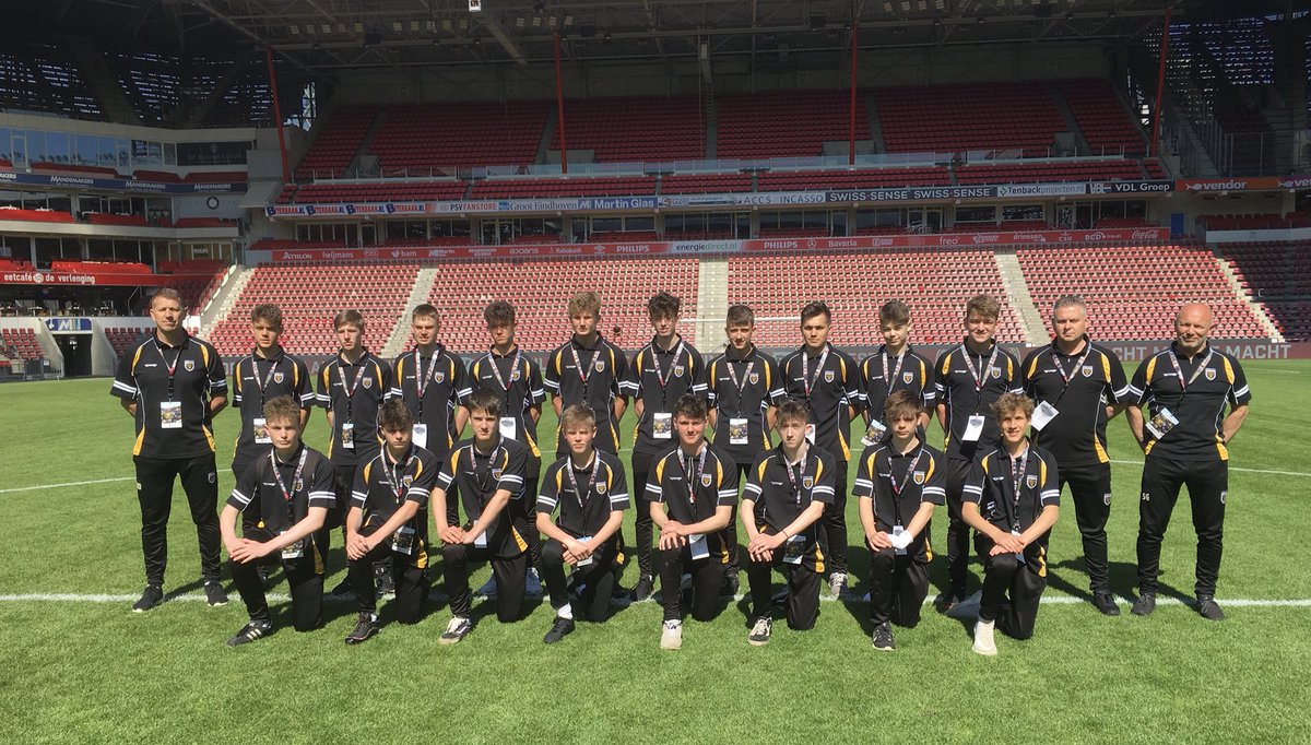KernowYthSelect's tweet photo. U15’s PSV Eindhoven Tour
What great hosts. They lets the lads have a kick about on the pitch. 👍🇳🇱⚽️
#Germany/HollandTour
@TAGSportswear @kernowkeepers @DAUGHTS @StuGiles1 @c_philcox @mrchoughs @leewhu https://t.co/BiIym6hFP9
